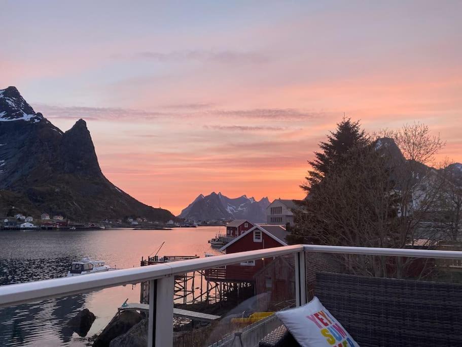 Reine Retro Villa - Cozy Villa With A Fantastic View Exterior foto